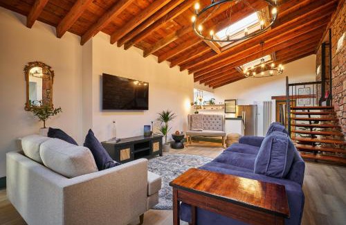 Alyth House | The Old Stables - Hot Tub, Sauna and Cinema
