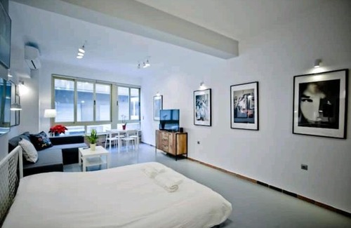 Athens City Centre Apartment | The old Tailor Factory White Room