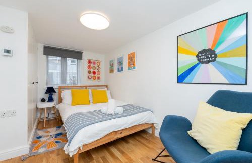 Bristol Apartment | The Old Wire Factory - 2 bed, Close to city centre, Fast wifi, comfortable home from home