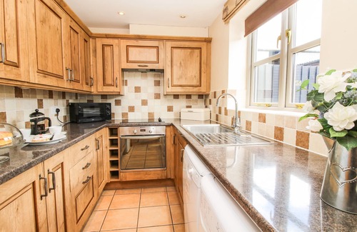 Acton Scott Cottage | THE OLDE COWSHED, pet friendly, character holiday cottage in Westhope