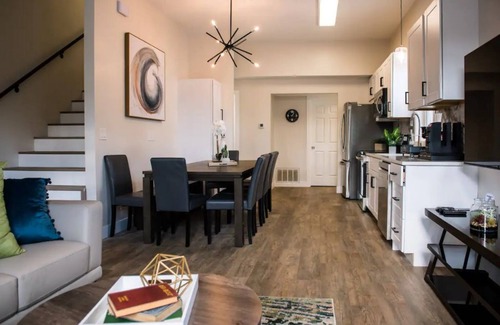 Midvale House | The Olive Den - Spacious New Remodel - Big Groups.