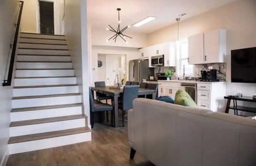 Midvale House | The Olive Den - Spacious New Remodel - Big Groups.