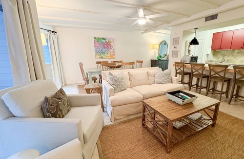 Saint Simons Island House | The Olive Shell- condo steps to the beach