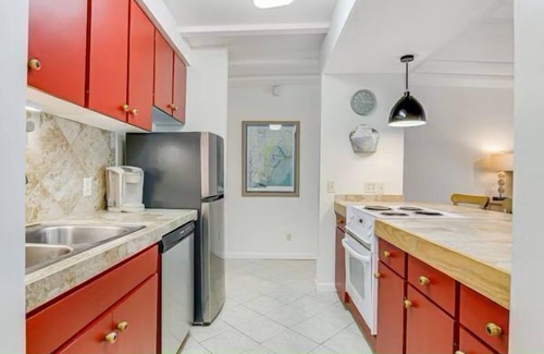Saint Simons Island House | The Olive Shell- condo steps to the beach