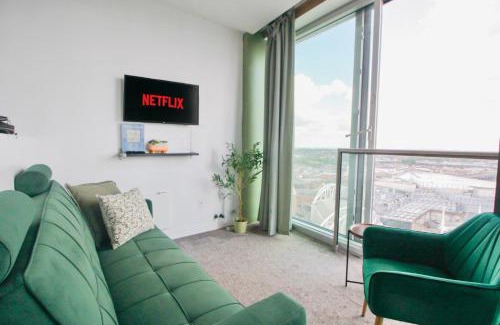 Birmingham City Centre Apartment | THE OLIVE SUITE At The Rotunda