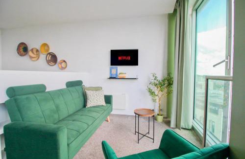 Birmingham City Centre Apartment | THE OLIVE SUITE At The Rotunda