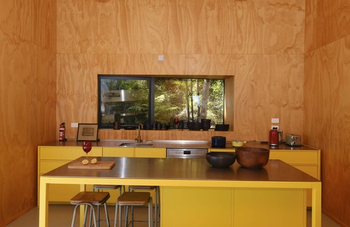 Omiha House | The Omiha Bach Retreat 3 min walk to beach