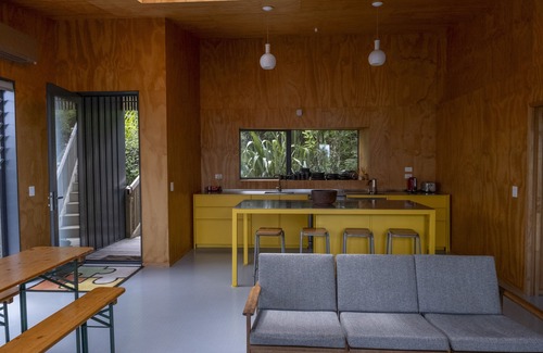 Omiha House | The Omiha Bach Retreat 3 min walk to beach
