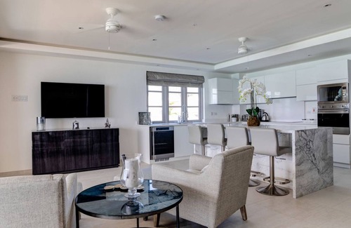 Old Trees Bay Condo | The One at The Saint James by Blue Sky Luxury