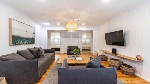 Pearl Beach House | The One Pearl Beach- Pet Friendly, firepit, walk to beach
