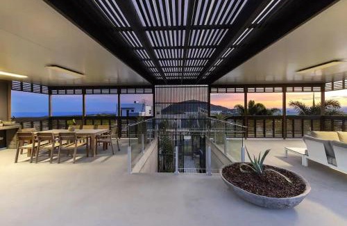 Yaroomba House | The Opal at Coolum - Mountain and Ocean Views