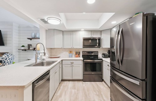 Epworth Acres House | The Opal: Cozy 3/3 SSI Nest