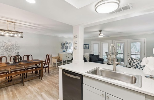 Epworth Acres House | The Opal: Cozy 3/3 SSI Nest