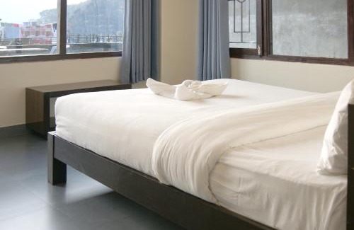 Pokhara Bed & Breakfast | The Orchards - 果园