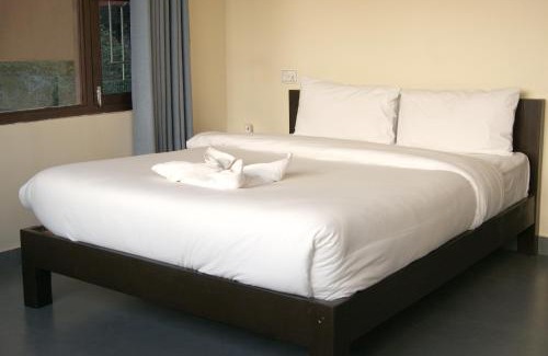 Pokhara Bed & Breakfast | The Orchards - 果园