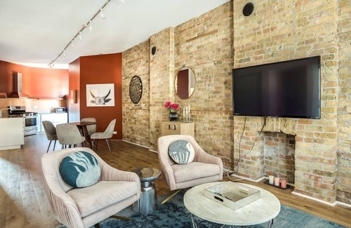 River North Apartment | The Orleans - Entire Building - With Rooftop Deck!