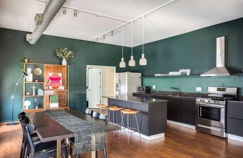 River North Apartment | The Orleans - Entire Building - With Rooftop Deck!