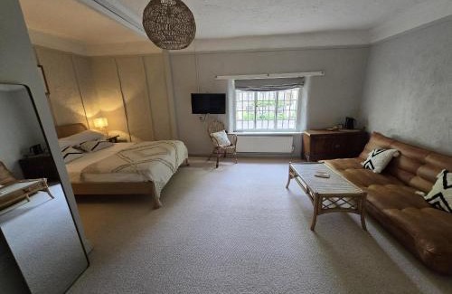 Castle Acre Bed & Breakfast | The Ostrich Pub