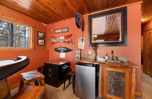 Deadwood Cabin | The Outback-Access to Pool!