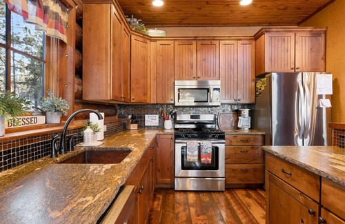 Deadwood Cabin | The Outback-Access to Pool!