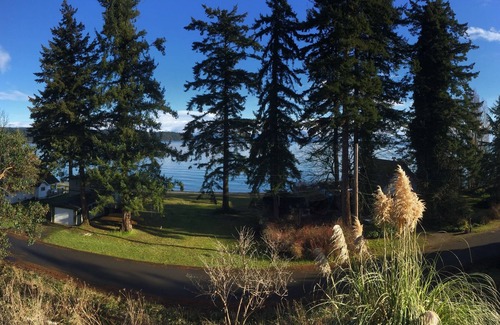 Regional District of Nanaimo House | The Outlook at Deep Bay - North Suite