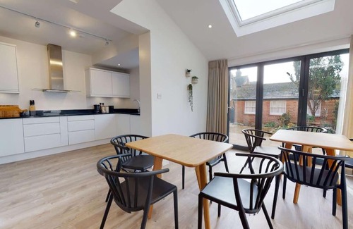 Oxford House | The Oxford Lodge Wadham Room