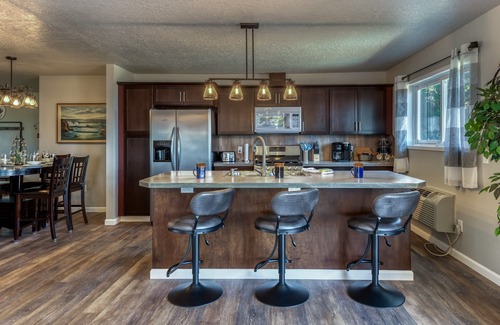 Lincoln City House | The Pacific Lookout Sleeps 6, Hot Tub, Pet Friendly, Ocean View, EV Charger