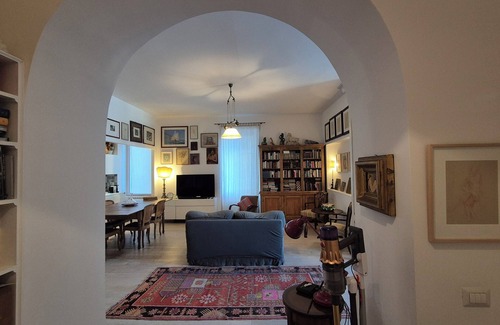 Esquilino Apartment | The Painter's house, big artsy house in the center of Rome
