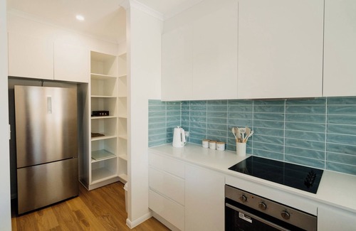 Ninderry House | The Palm - Five min walk to the beach & cafes