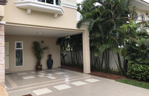 Si Sunthon House | The Palm House Phuket