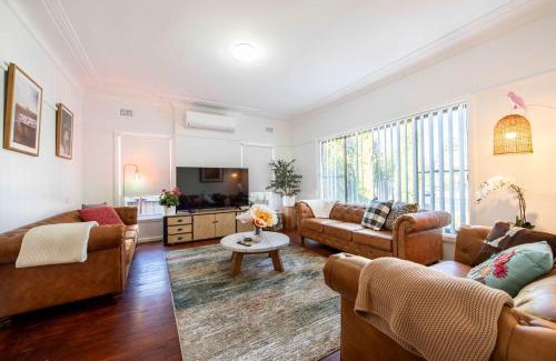 Dubbo House | The Palmer Cove - Stylish, Central
