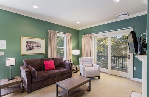 Manchester Center Hotel | The Palmer House Resort Ascend Hotel Collection