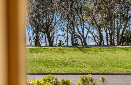 Byron Bay House | The Palms 1 @ Clarkes Beach