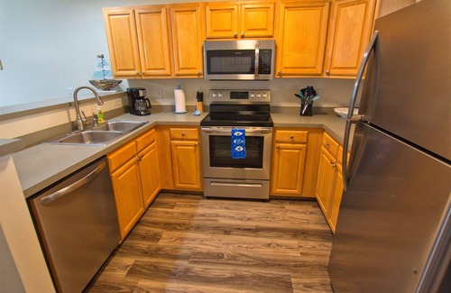Rehoboth Beach House | The Palms * 2BR LUXURY CONDO w FREE POOL ACCESS - Sleeps 7