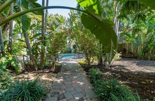 Flamingo Parks House | The Palms Cottage Private Pool, Downtown, Beach, CityPlace
