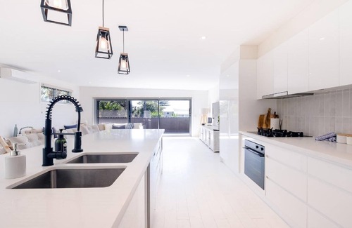 Wamberal House | THE PALMS @ WAMBERAL | Pool, close to beach | Accom Holidays