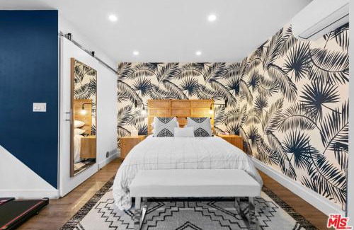 Westchester House | The Palomino - AMAZING Chic-Luxe, Private, Guest House - Pool, Sauna, Free Parking