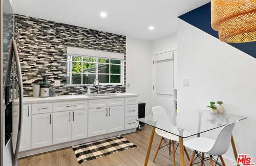 Westchester House | The Palomino - AMAZING Chic-Luxe, Private, Guest House - Pool, Sauna, Free Parking