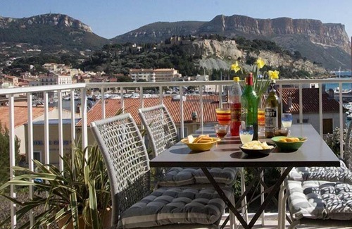 Cassis Apartment | The Panorama: View of the port, Cap Canaille and the castle 100 m from the port