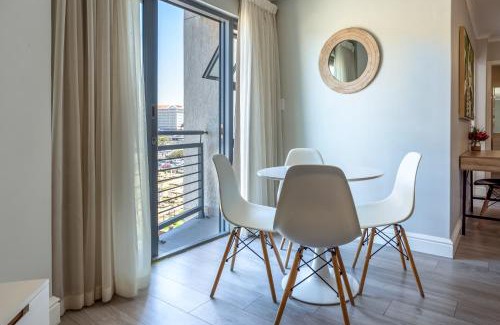 Observatory Apartment | The Paragon NOMAD Walk to Restaurants in a Trendy Central Area