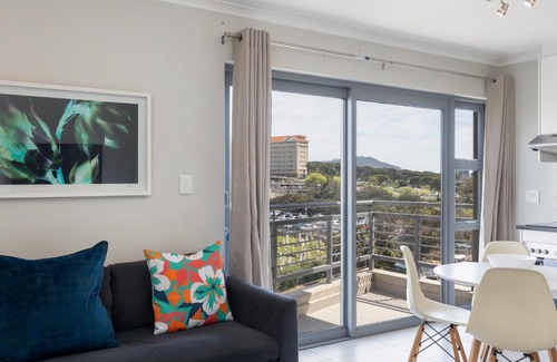 Observatory Apartment | The Paragon Urbane CENTRALLY LOCATED, MODERN COMFORTS