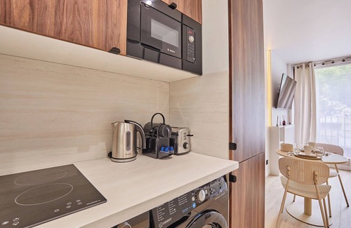 Quartier de la Roquette Apartment | THE Parisian Suite/Pere Lachaise