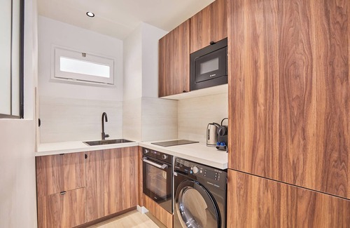 Quartier de la Roquette Apartment | THE Parisian Suite/Pere Lachaise