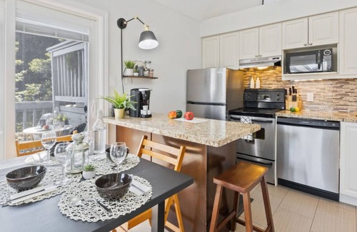 Craigleith Apartment | The Parker Slopeside: Hot Tub + Mountain Views