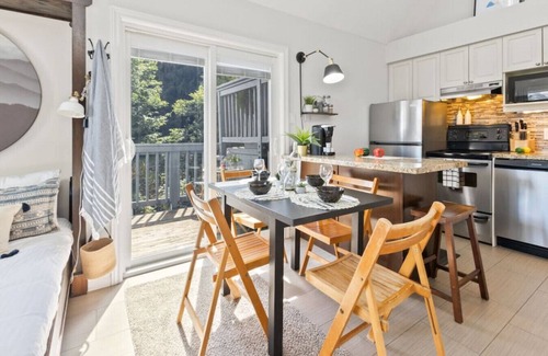 Craigleith Apartment | The Parker Slopeside: Hot Tub + Mountain Views