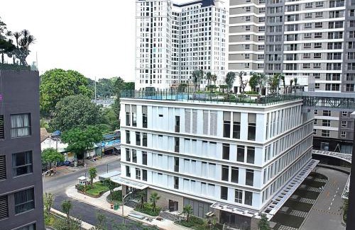 Phu Nhuan Apartment | The Parkview - Very Close TSN Airport