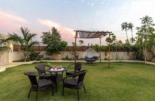 Amer Villa | The Pastel Courtyard with Pvt Pool & Garden at Jaipur by StayVista