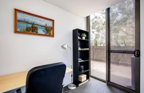 Zetland Apartment | 'The Patio' Live like a Local in Spacious Comfort