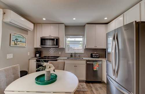 Horton Shores House | The Peaceful Palm in Central Beach