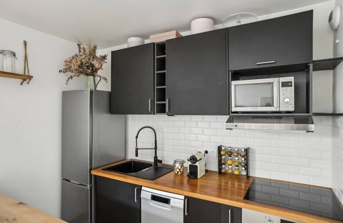 Suresnes Apartment | The Peaceful - with terrace and private parking